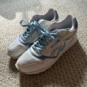 Women’s vintage Reebok shoes